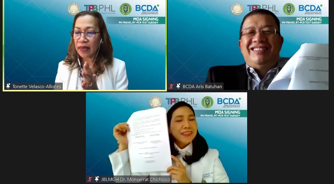 (Clockwise, from left) DOT-TPB Chief Operating Officer Atty. Maria Anthonette Velasco-Allones, BCDA Officer-in-Charge President and CEO Atty. Aristotle Batuhan and JBLMRH Medical Chief Center Dr. Montserrat Chichioco sign the MOA for subsidized COVID RT-PCR testing in Central Luzon during the TPB members’ virtual meeting last February