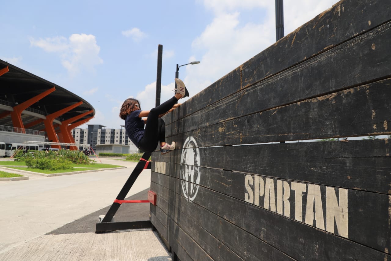 Photo caption: Spartan Race Ambassador Kitch Gamilla tries out one of the obstacles at the New Clark City Athletics Stadium.