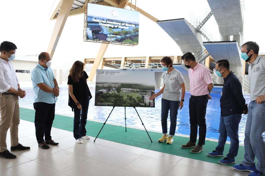 From left to right: BCDA Senior Vice President Engr. Joshua Bingcang, Capas Mayor Rey Catacutan, Tarlac Governor Susan Yap, NAS Executive Director Josephine Joy Reyes, Senator Sherwin Gatchalian, Education Assistant Secretary Malcolm Garma, and NAS Deputy Executive Director Emil Arroyo at the unveiling of NAS’ architectural renders.